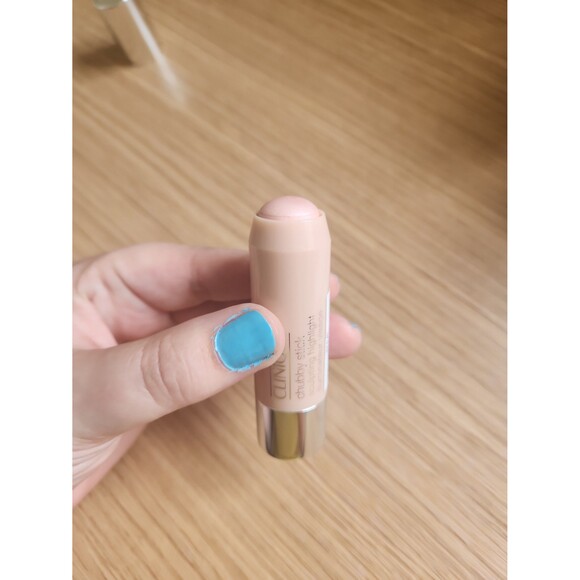 Clinique Chubby Stick Sculpting Highlight in 01 Hefty Highlight NEW - Picture 4 of 5